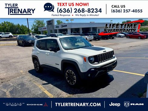 Used 2023 Jeep Renegade Latitude AWD/4WD image 1