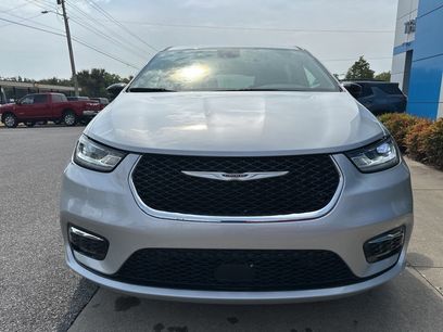 Used 2024 Chrysler Pacifica Touring-L