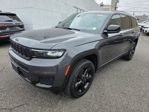 Used 2025 Jeep Grand Cherokee L Altitude image 2