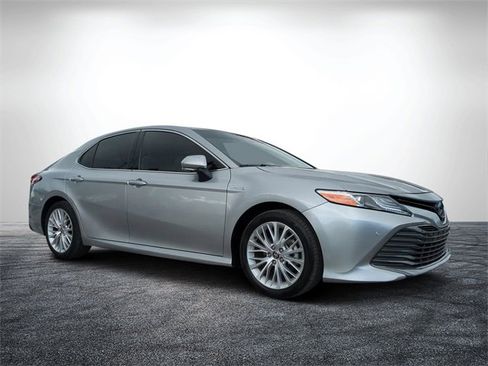 Used 2020 Toyota Camry XLE image 1