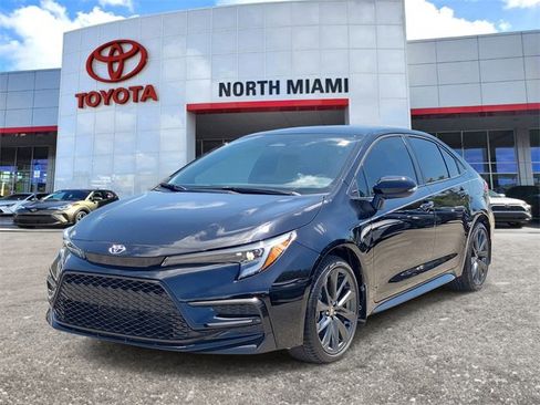 Used 2025 Toyota Corolla SE image 2