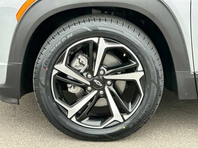 Used 2023 Chevrolet TrailBlazer RS w/ Sun and Liftgate Package FWD image 34