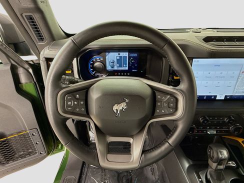 Used 2024 Ford Bronco Badlands image 11