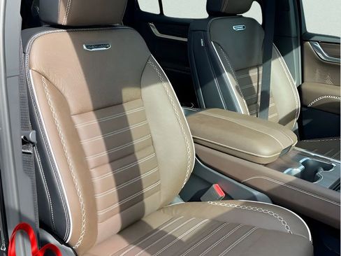 New 2026 GMC Acadia Denali Ultimate w/ LPO, Floor Liner Package image 17