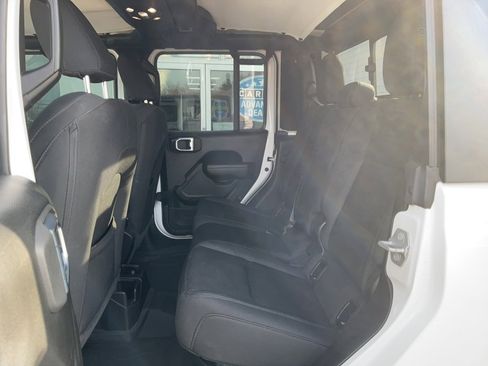 Used 2022 Jeep Gladiator Sport image 9