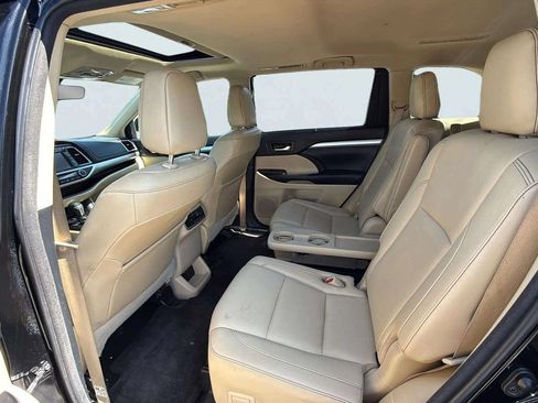 Used 2018 Toyota Highlander XLE AWD/4WD image 18