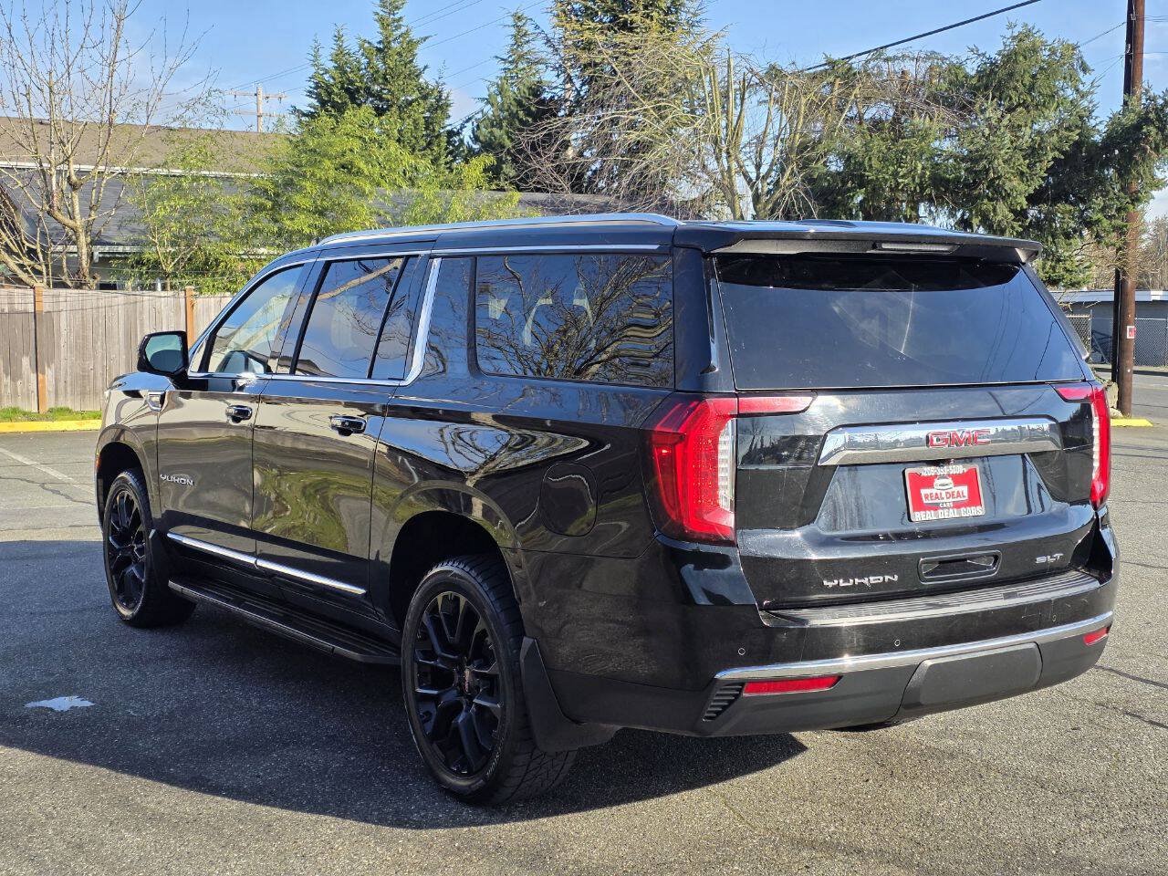 Used 2023 GMC Yukon XL SLT w/ SLT Luxury Package AWD/4WD image 5