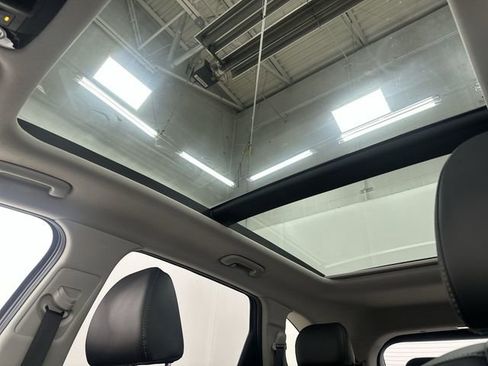 Certified 2025 Kia Sorento EX w/ Panoramic Sunroof Package image 17