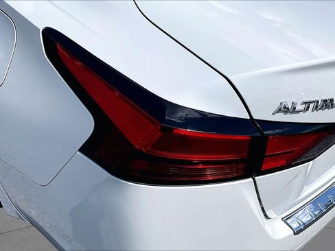 Used 2021 Nissan Altima 2.5 SV w/ SV Premium Package FWD image 28