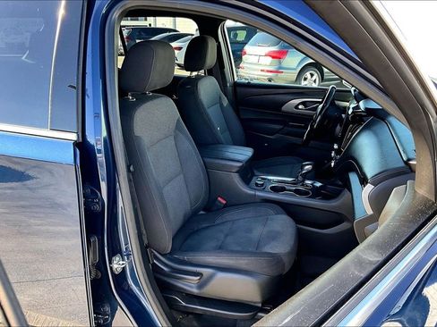 Used 2023 Chevrolet Traverse LT image 16