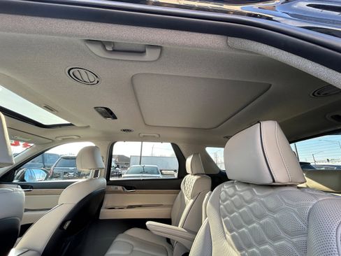 Used 2021 Hyundai Palisade Limited image 3