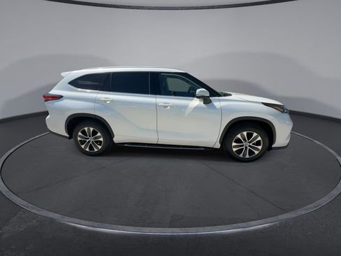 Used 2022 Toyota Highlander XLE image 9