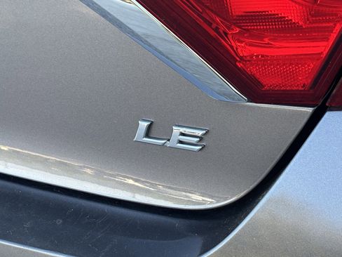Used 2016 Toyota Camry LE image 4