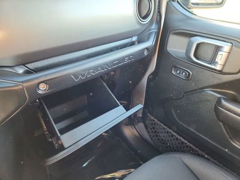 Used 2018 Jeep Wrangler Unlimited Sport S image 46