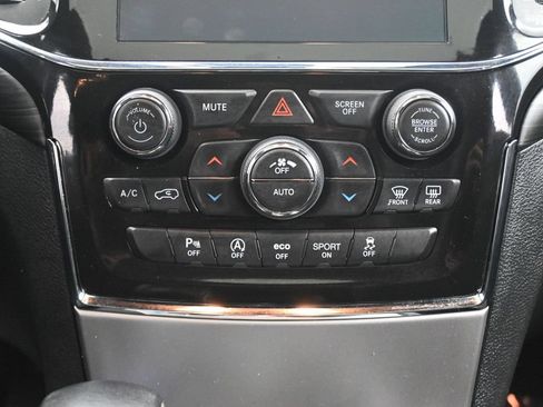 Used 2021 Jeep Grand Cherokee Laredo X AWD/4WD image 24