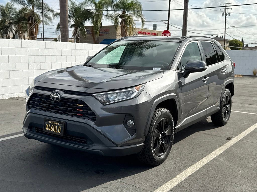Used 2021 Toyota RAV4 XLE w/ Convenience Package FWD image 3