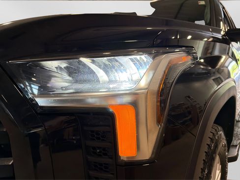 Used 2022 Toyota Tundra SR5 AWD/4WD image 13