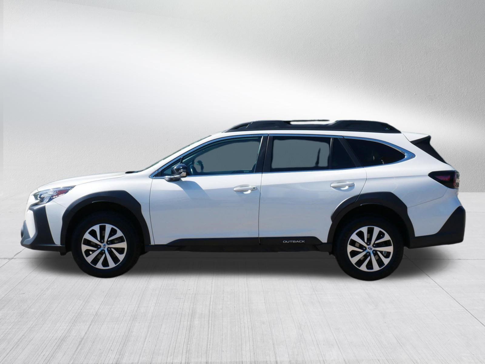 Used 2023 Subaru Outback Premium AWD/4WD image 4