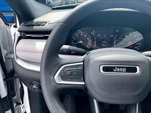 Used 2025 Jeep Compass Limited AWD/4WD image 19