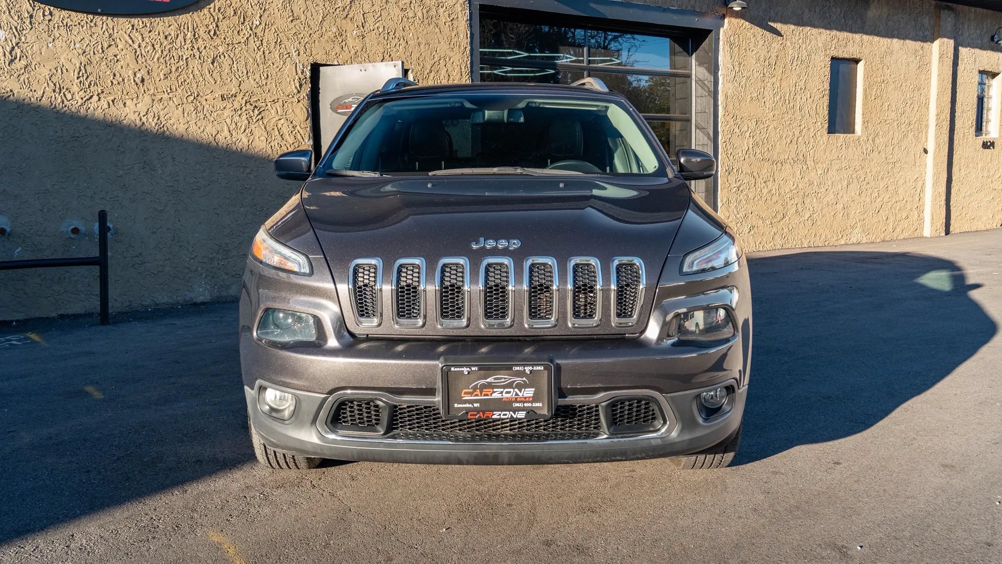 Used 2018 Jeep Cherokee Limited AWD/4WD image 3