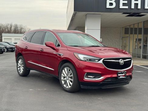 Used 2019 Buick Enclave Essence image 2