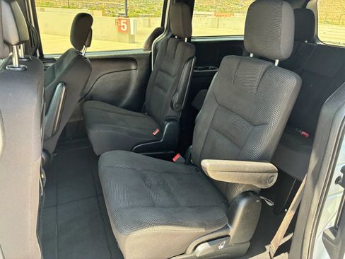 Used 2020 Dodge Grand Caravan SE FWD image 14