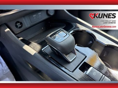Used 2024 Nissan Rogue SV image 31