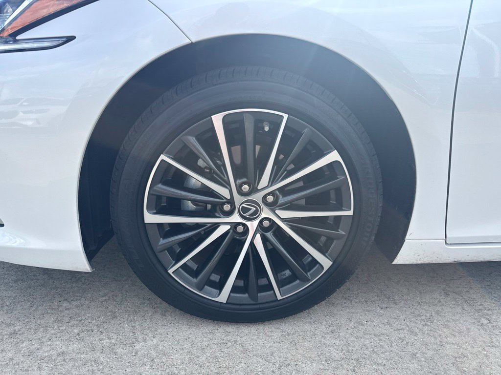 Used 2025 Lexus ES 350 w/ Premium Package FWD image 9