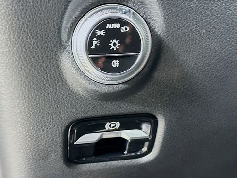 Certified 2025 Mercedes-Benz C 300 4MATIC Sedan image 10