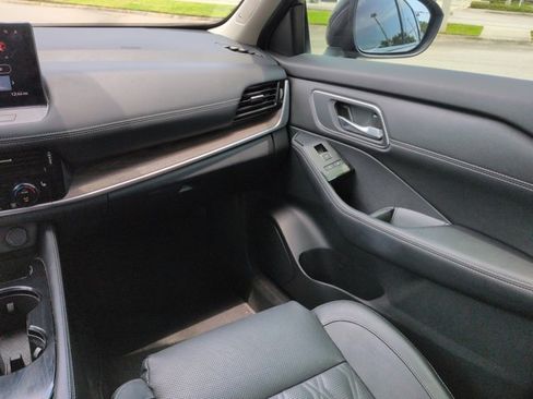 Used 2024 Nissan Rogue Platinum w/ Platinum Premium Package FWD image 19