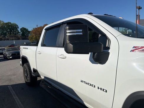 Used 2023 Chevrolet Silverado 2500 LT w/ Convenience Package image 9