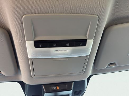 Used 2025 Nissan Rogue S AWD/4WD image 9