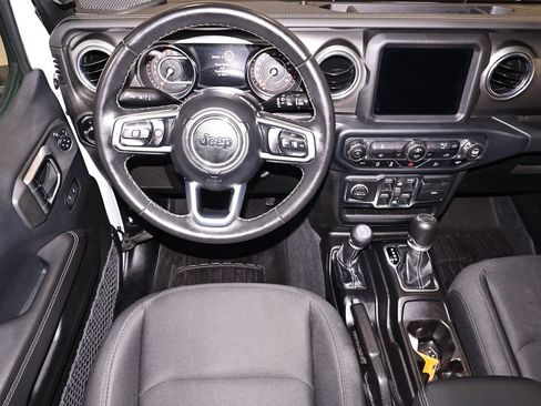 Used 2019 Jeep Wrangler Unlimited Sahara w/ Uconnect 4C Nav & Sound Group AWD/4WD image 19