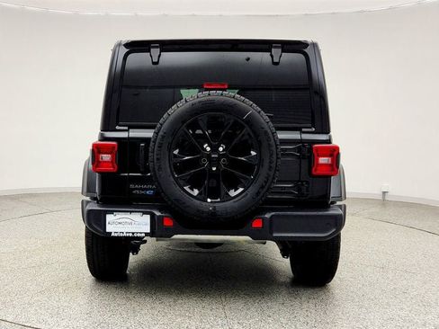 Used 2025 Jeep Wrangler Unlimited Sahara w/ Safety Group AWD/4WD image 5