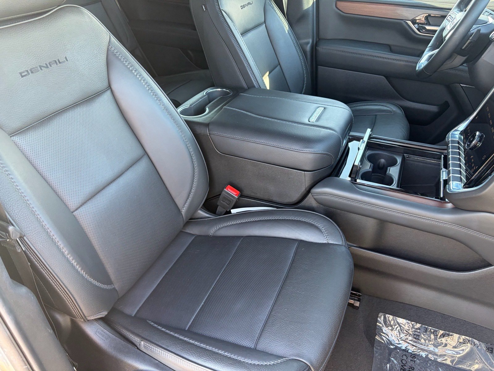 Used 2025 GMC Yukon Denali RWD image 35
