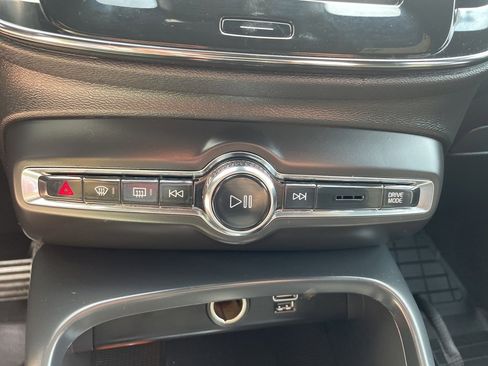 Used 2022 Volvo XC40 T5 R-Design w/ Advanced Package image 17