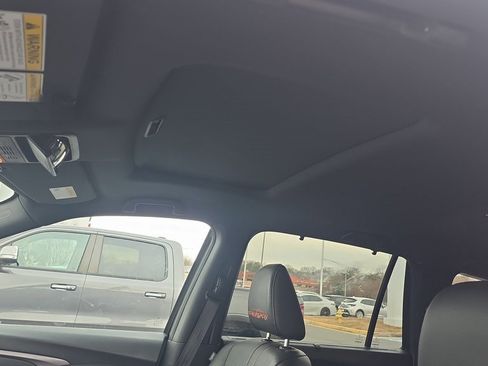 Used 2022 Honda Pilot TrailSport image 11