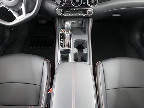 Used 2025 Nissan Sentra SR w/ SR Premium Package image 24