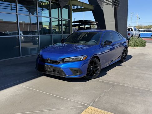 Used 2023 Honda Civic Sport image 2