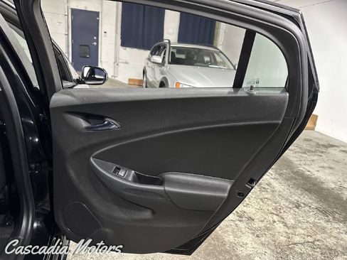 Used 2017 Chevrolet Volt LT w/ Comfort Package image 22