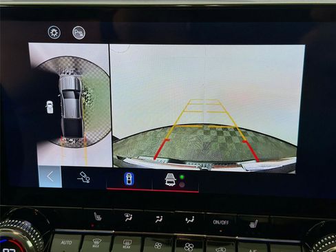 Used 2024 GMC Canyon AT4 w/ Technology Package image 16