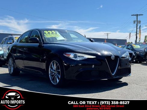 Used 2019 Alfa Romeo Giulia AWD image 3