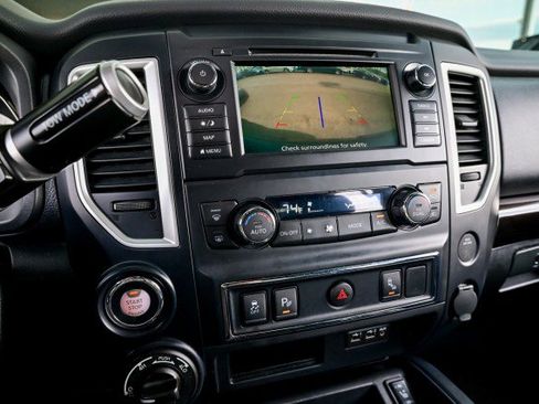 Used 2019 Nissan Titan SV w/ SV Convenience Package image 44