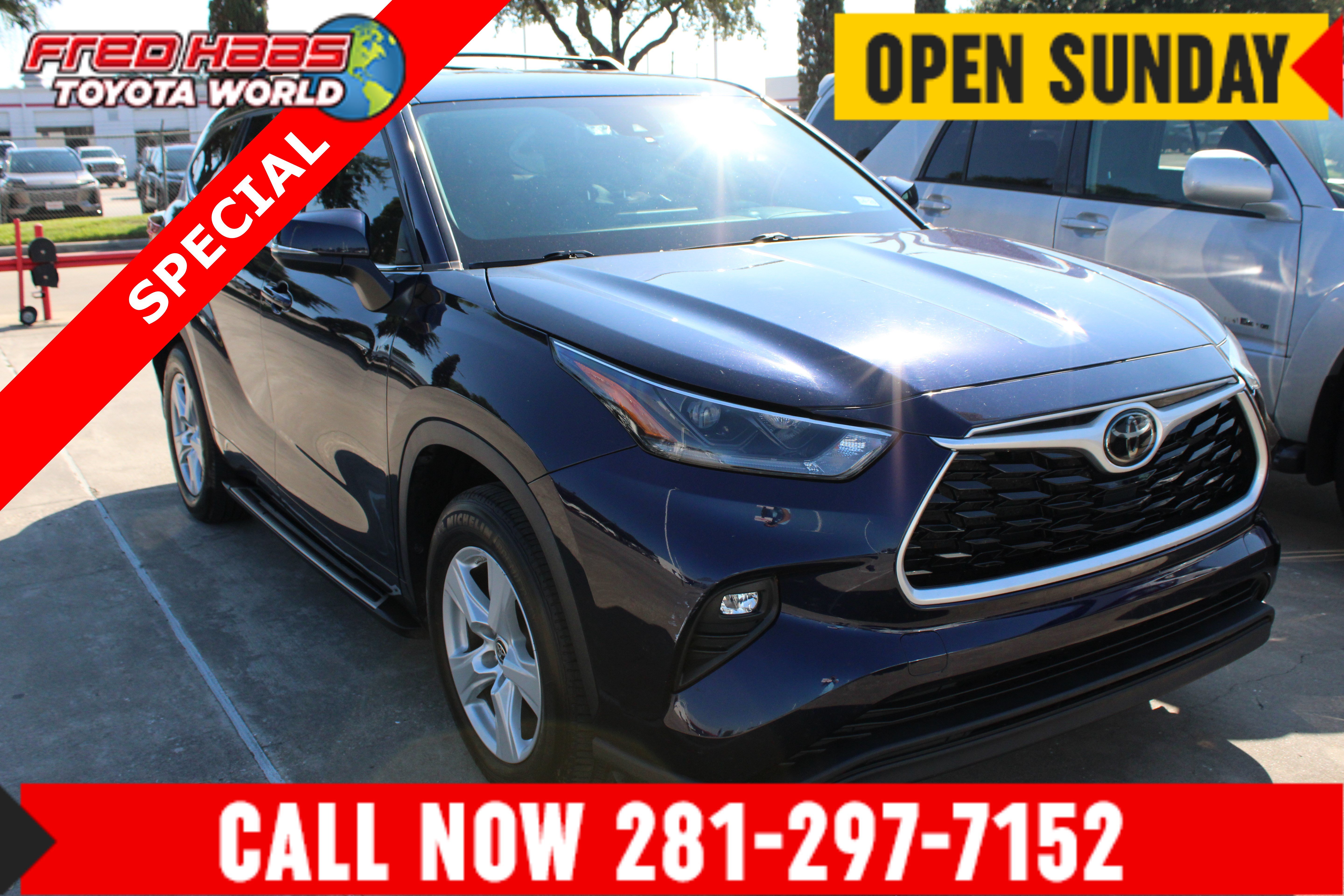 Used 2021 Toyota Highlander LE FWD image 1
