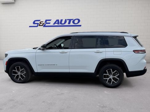 Used 2023 Jeep Grand Cherokee L Limited w/ Luxury Tech Group II AWD/4WD image 2