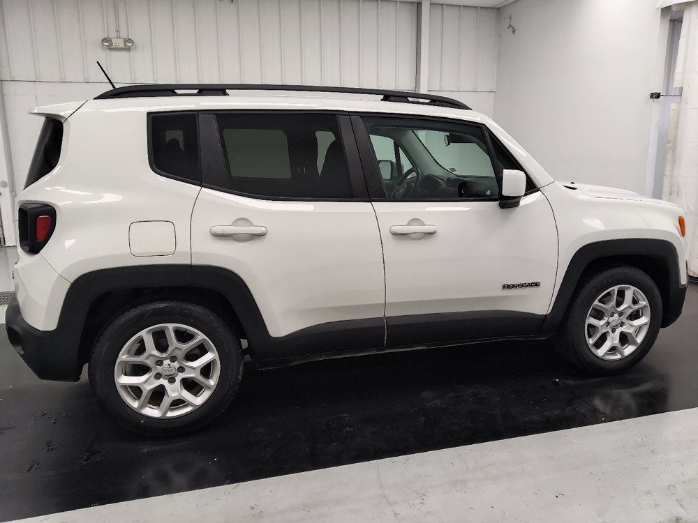 Used 2017 Jeep Renegade Latitude FWD image 10