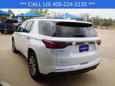 Used 2023 Chevrolet Traverse Premier FWD image 13