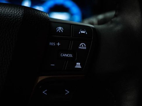 Used 2025 Toyota Camry XSE FWD image 18