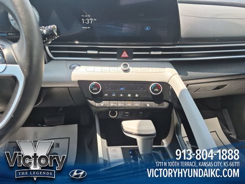 Used 2025 Hyundai Elantra Limited FWD image 17