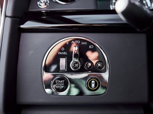 Used 2024 Rolls-Royce Phantom Sedan image 72